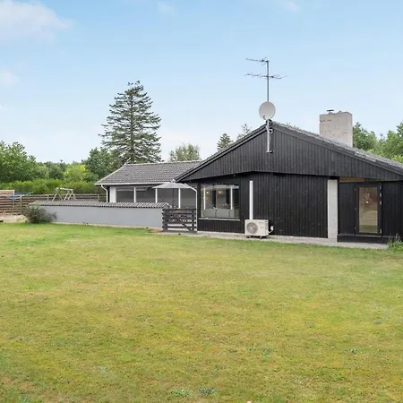 Fantastisk Hjem I Knebel Med Indendørs Swimmingpool Feriehus Knebel