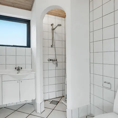 Fantastisk Hjem I Knebel Med Indendørs Swimmingpool Feriehus Knebel