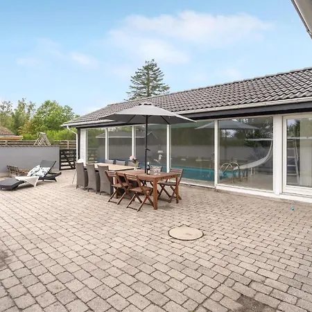 Feriehus Fantastisk Hjem I Knebel Med Indendørs Swimmingpool